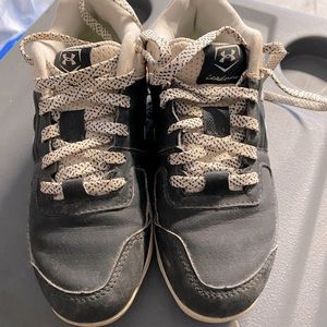 Boys Under Armour Cleats size 13Y